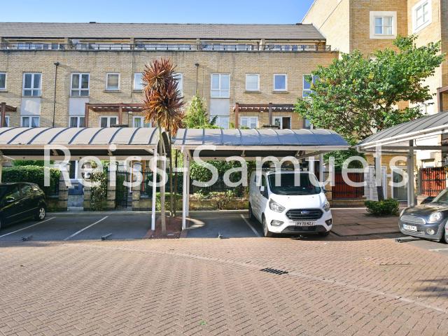 Flat for rent in Isle Of Dogs, Greater London
