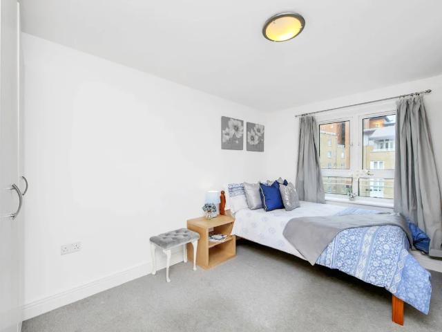 Flat for rent in Isle Of Dogs, Isle Of Man