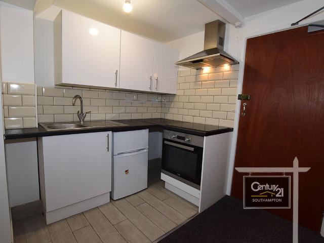 Flat for rent in Bevois Mount, Portswood