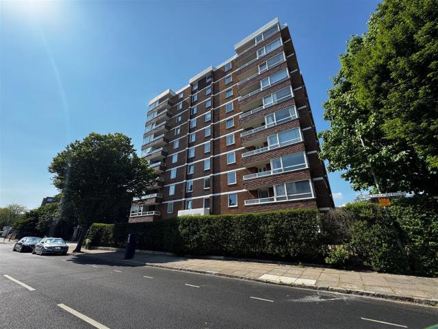 Flat for rent in Portsea, Portsmouth