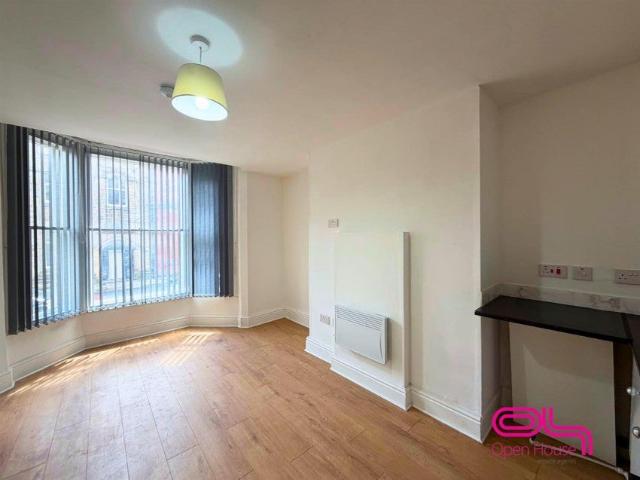 Flat for rent in Lee Bank, Greater Manchester