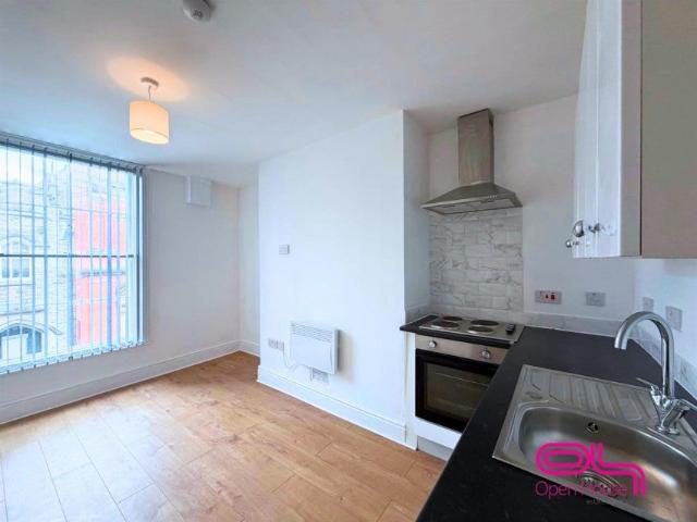 Flat for rent in Lee Bank, Greater Manchester