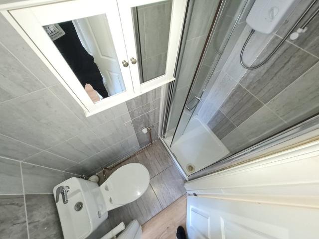 Flat for rent in London, Hanworth