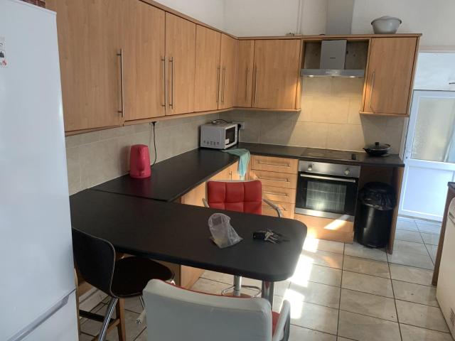 Flat for rent in Nangreaves, Wales