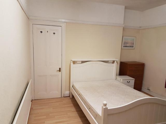Flat for rent in Nangreaves, Wales