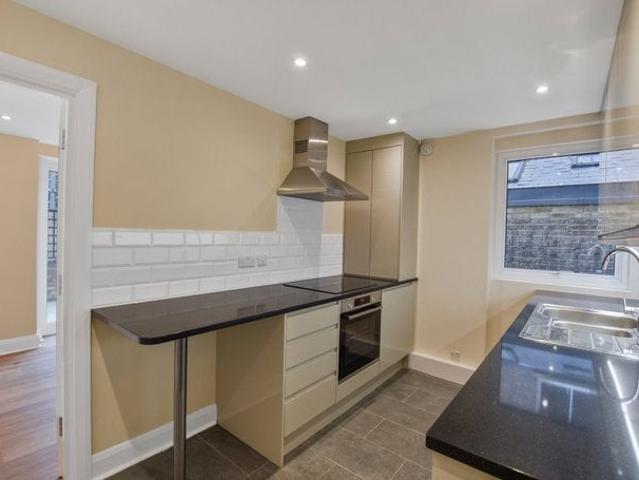 Flat for rent in North Kensington, Greater London