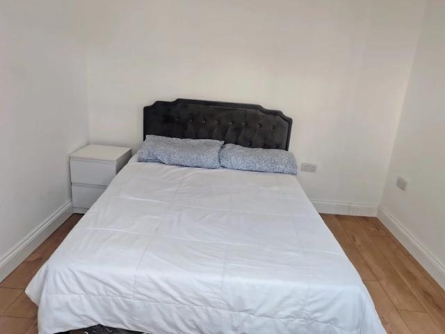 Flat for rent in London Borough of Hounslow, Greater London