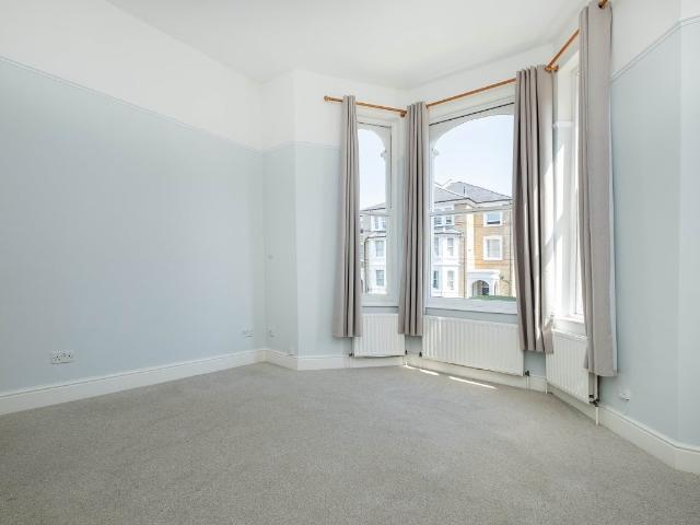 Flat for rent in Surbiton, Greater London