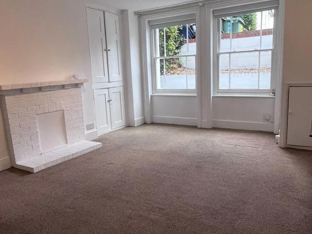 Flat for rent in St James, Sandown Park