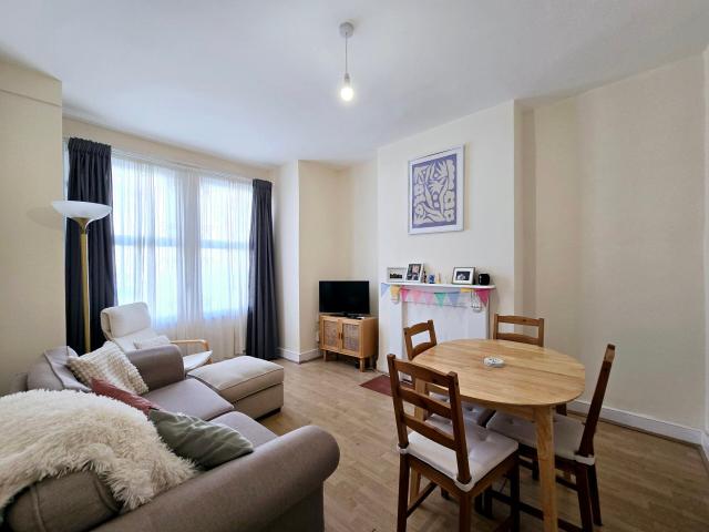 Flat for rent in Ewens Farm, Golden Valley