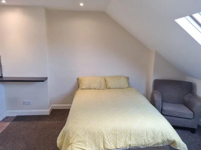 Flat for rent in London, Broad Green