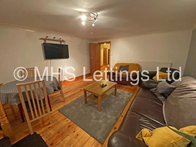 Flat for rent in Hyde Park, Leeds