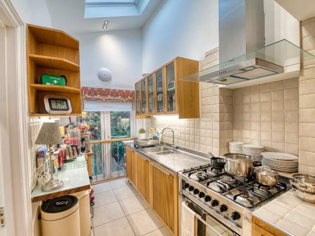 Flat for rent in Hale End, Greater London