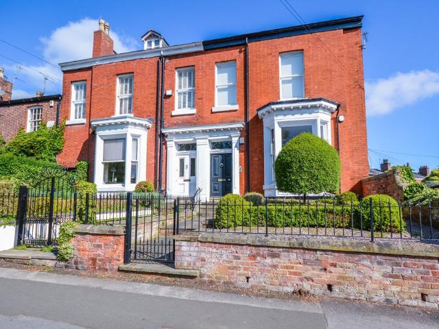 Flat for rent in Altrincham, Trafford