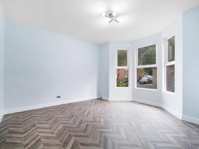 Apartment for rent in North Sheen, Greater London