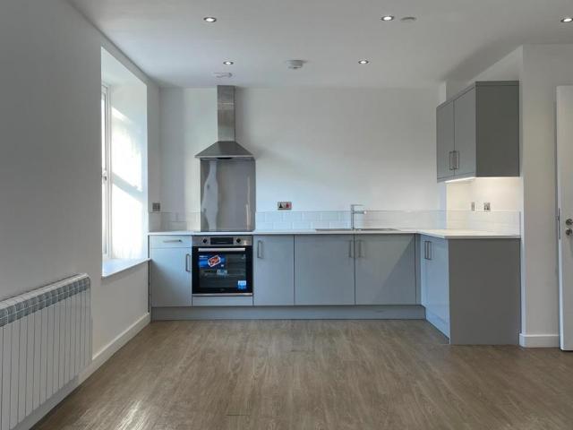 Flat for rent in Goldthorn Hill, West Midlands