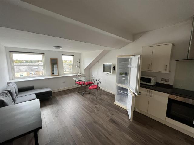 Flat for rent in Moorlands, Bare