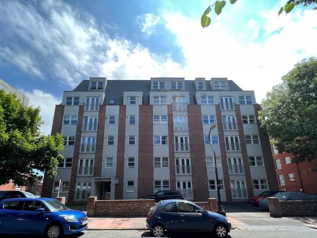 Flat for rent in Upperton, Eastbourne