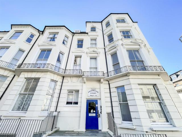 Flat for rent in Bohemia, Guestling Green