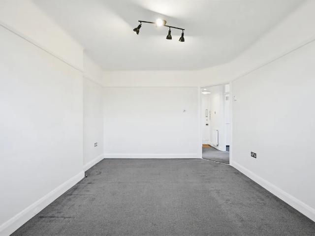 Flat for rent in Surbiton, Greater London