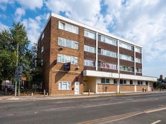 Flat for rent in Surbiton, Greater London