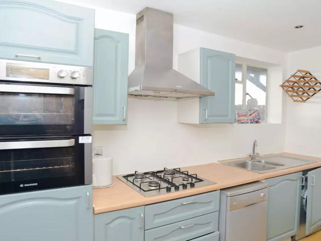 Flat for rent in North Kensington, Greater London