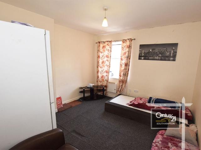 Flat for rent in Nichols Town, City Of Southampton