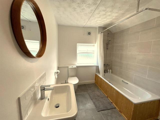 Flat for rent in Y Graig, Pontypridd