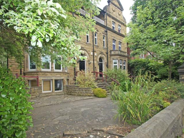 Flat for rent in Headingley Hill, Leeds