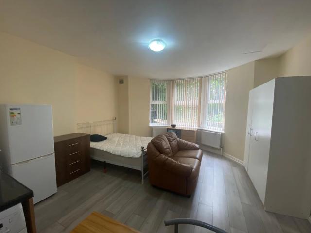 Flat for rent in Headingley Hill, Leeds