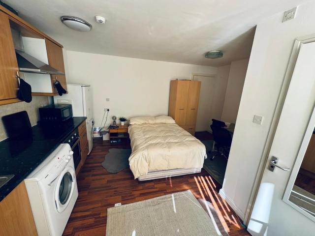 Flat for rent in Headingley Hill, Leeds
