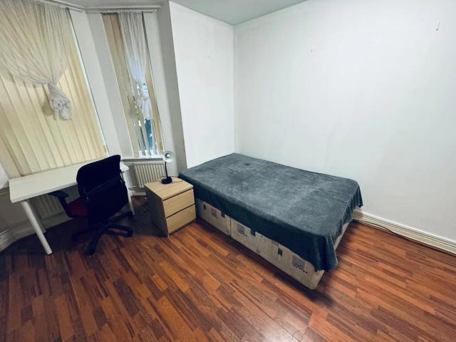 Flat for rent in Headingley Hill, Leeds