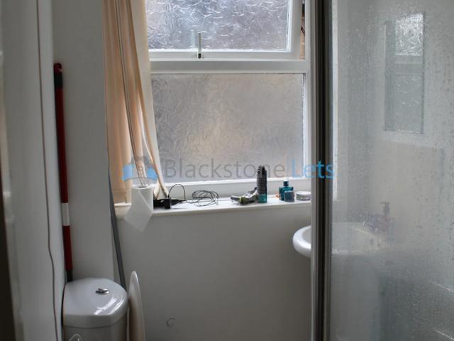 Flat for rent in Headingley Hill, Leeds