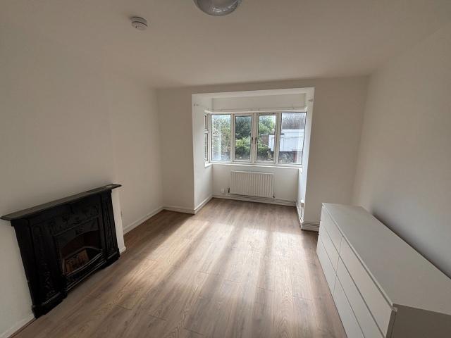 Flat for rent in Stockwell Park, Greater London
