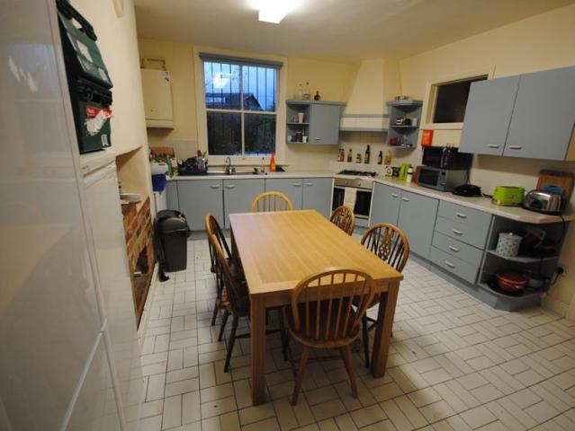 Flat for rent in Headingley Hill, Leeds