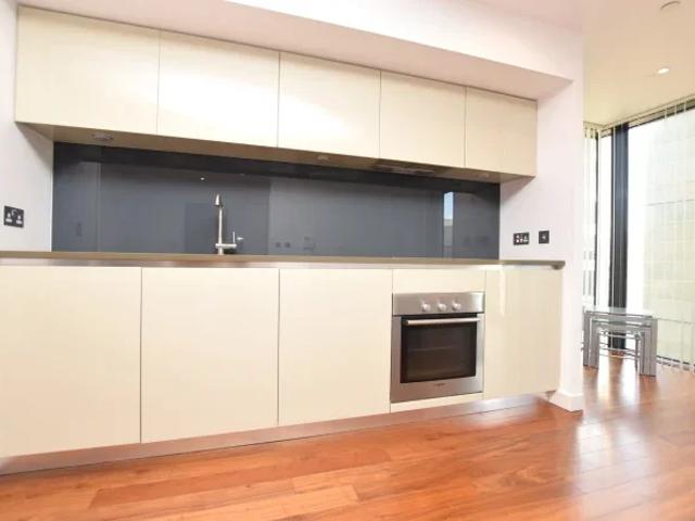 Flat for rent in Wrenthorpe, West Yorkshire