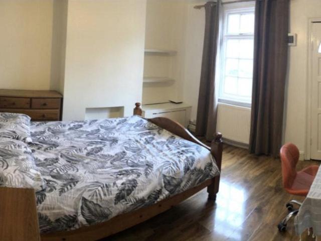 Flat for rent in St. Mildred's, The Bridge