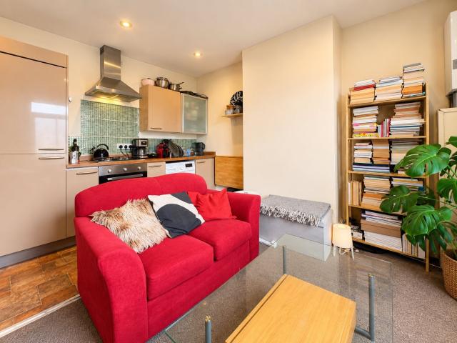 Flat for rent in Falcon Lodge, Wales