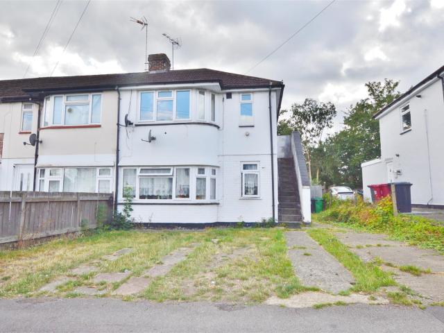 Flat for rent in Slough