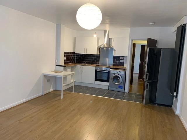 Flat for rent in Strawberry Hill, Greater London