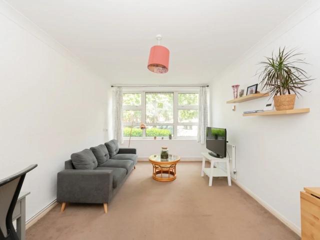 Flat for rent in Strawberry Hill, Greater London