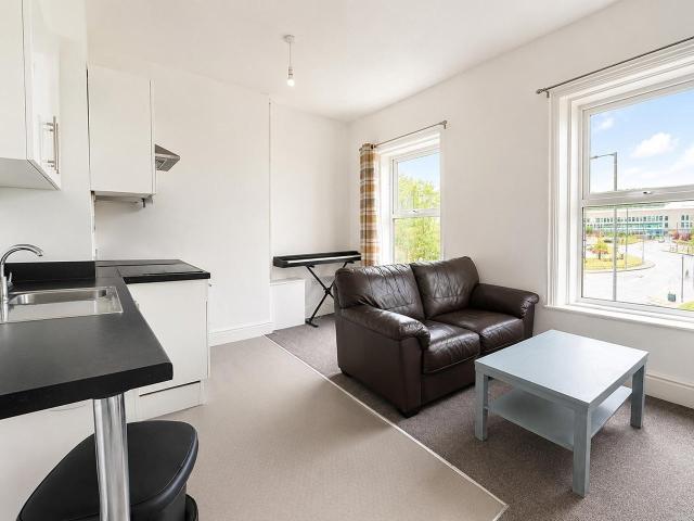 Flat for rent in Calderstones