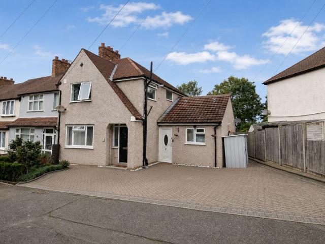 Flat for rent in Carshalton-on-the-Hill, Greater London