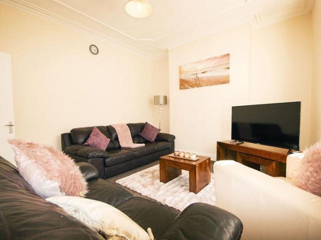 Flat for rent in Fairfield, Calderstones