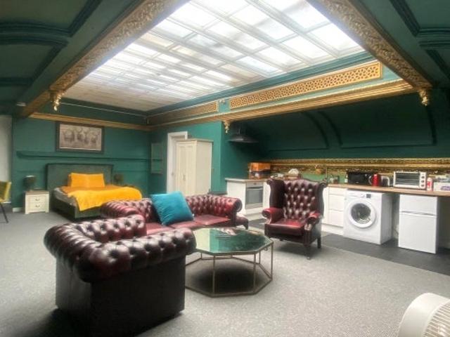 Flat for rent in Southport, Sefton