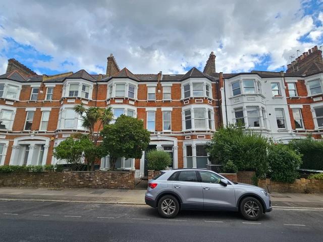 Flat for rent in Stroud Green, Greater London