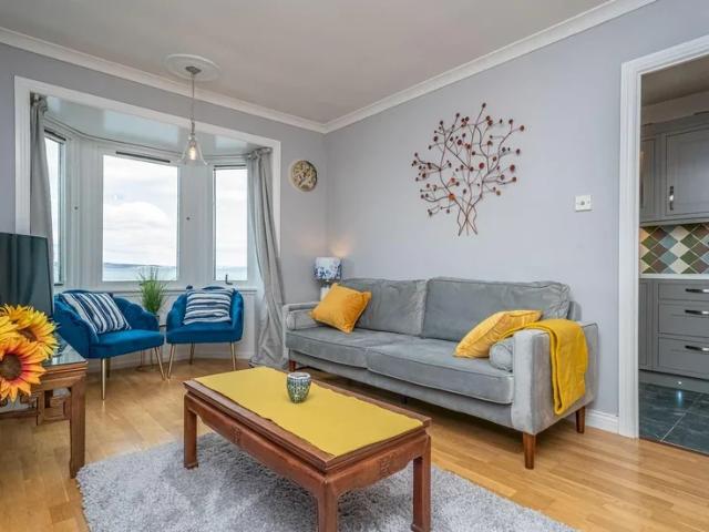 Flat for rent in Trinity, Scotland