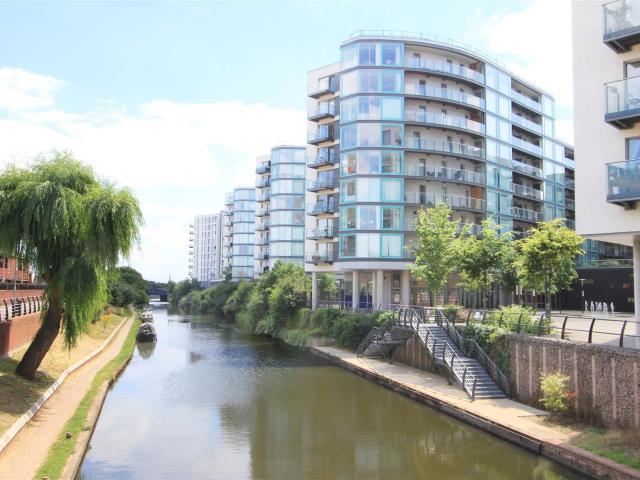 Flat for rent in London Borough of Hillingdon, Greater London