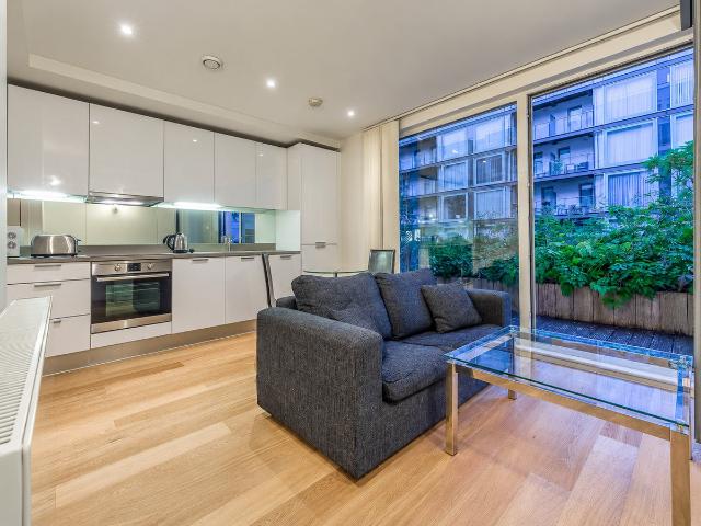 Flat for rent in London Borough of Hillingdon, Greater London