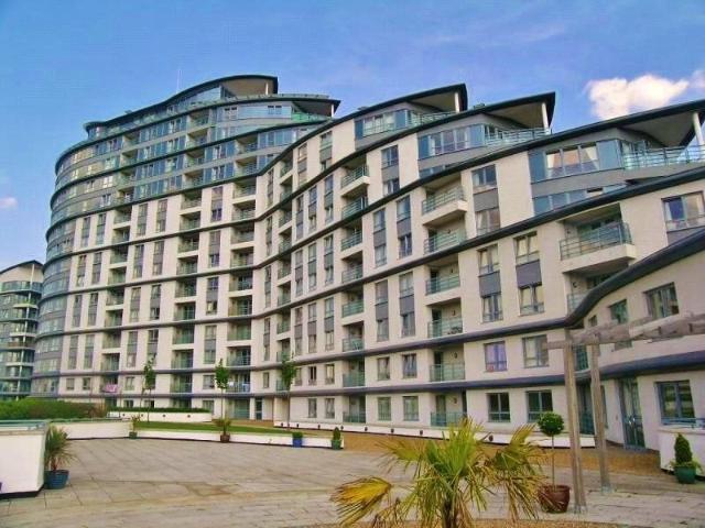Flat for rent in Horsell, Woking